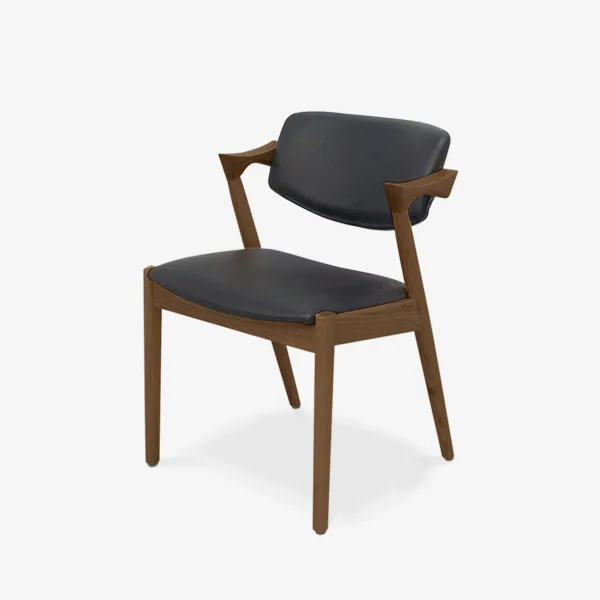 胡桃色的Z Chair 北歐宮崎椅。
