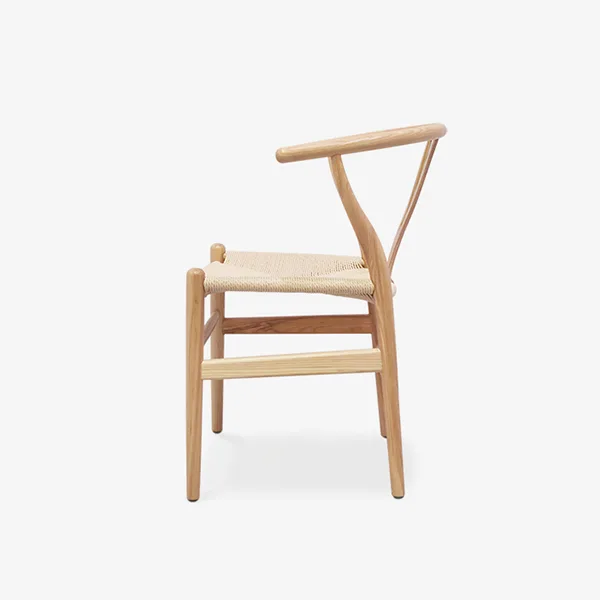 Y Chair 北歐編織椅的側面。
