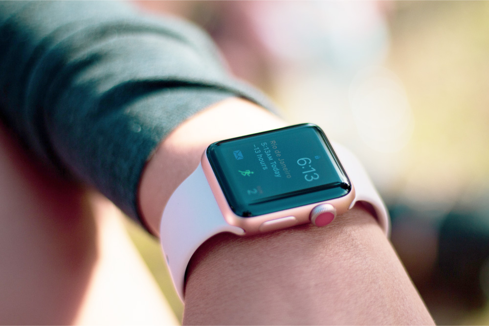 具有偵測睡眠週期及分析睡眠品質功能的市售手錶示意圖。